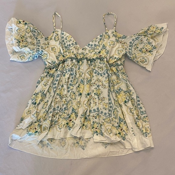 CHELSEA & VIOLET Cold Shoulder Blouse, Size M - Picture 4 of 4